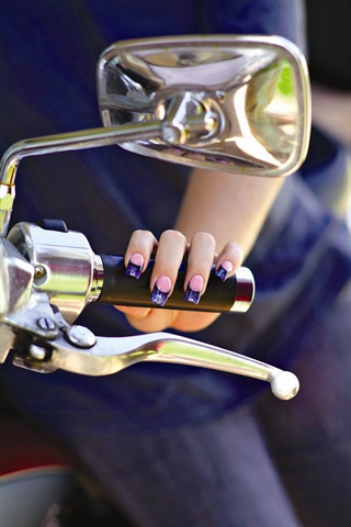 Korhatáros műkörmök